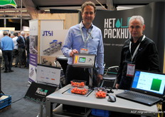 Pierre Hagenaars van Het Packhuys en Martien Janssen van JTS een goede samenwerking voor het integreren van weegsystemen en techniek in verpakkingslijnen.